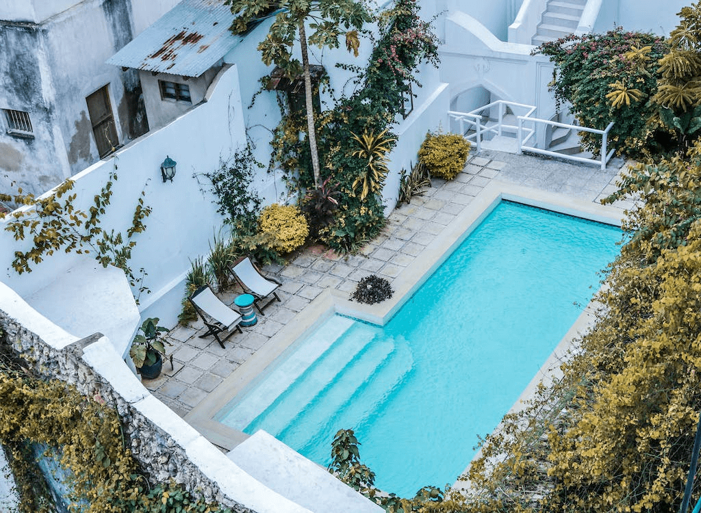 Bể bơi và bể ngầm